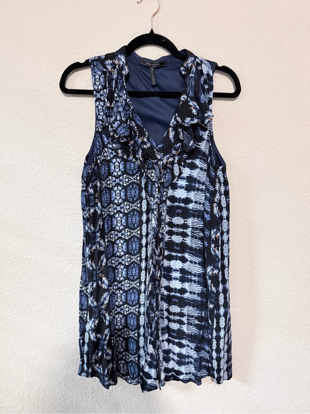 BCBGMaxAzria Navy and Light Blue Patterned Sleeveless V-Neck Dress